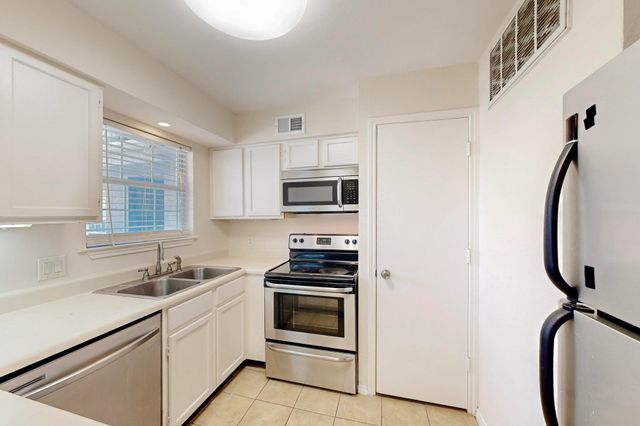 4303 Buena Vista Street 306, Dallas, TX 75205