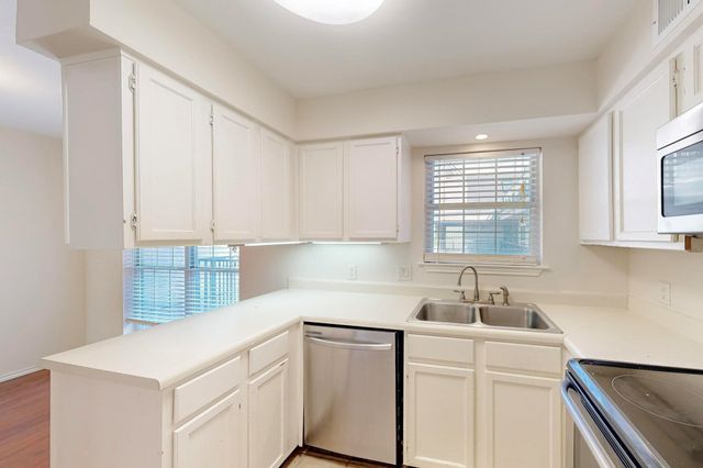 4303 Buena Vista Street 306, Dallas, TX 75205