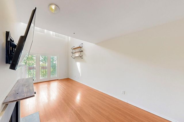 4303 Buena Vista Street 306, Dallas, TX 75205
