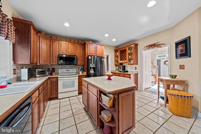 5601 HERITAGE HILLS CIR, Fredericksburg, VA 22407