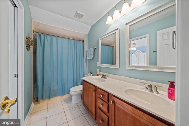 5601 HERITAGE HILLS CIR, Fredericksburg, VA 22407