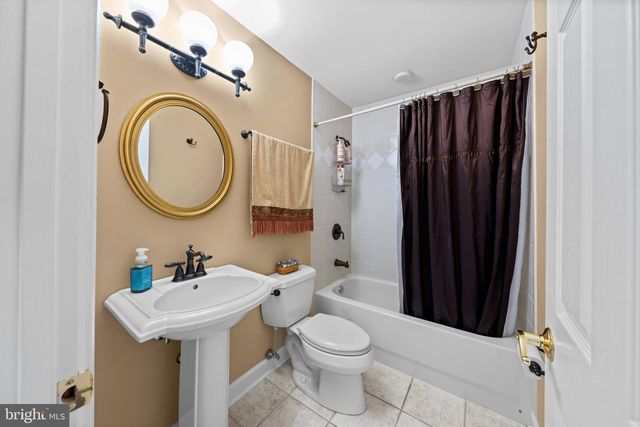 5601 HERITAGE HILLS CIR, Fredericksburg, VA 22407