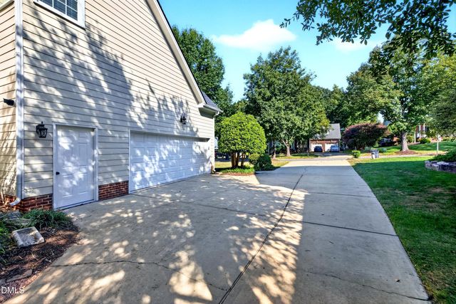 105 Crossway Lane, Holly Springs, NC 27540