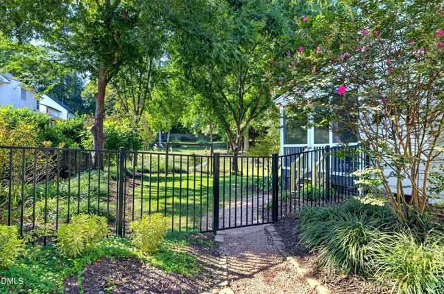 105 Crossway Lane, Holly Springs, NC 27540