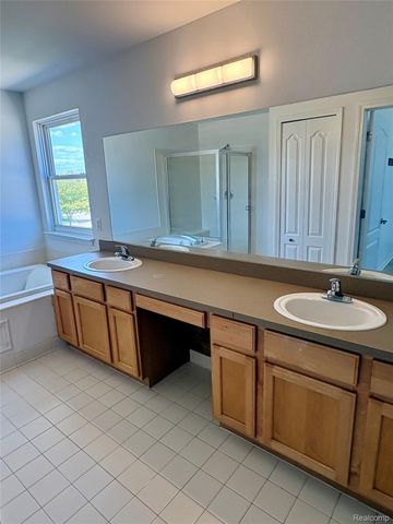 1822 Golfview Lane, Westland, MI 48186