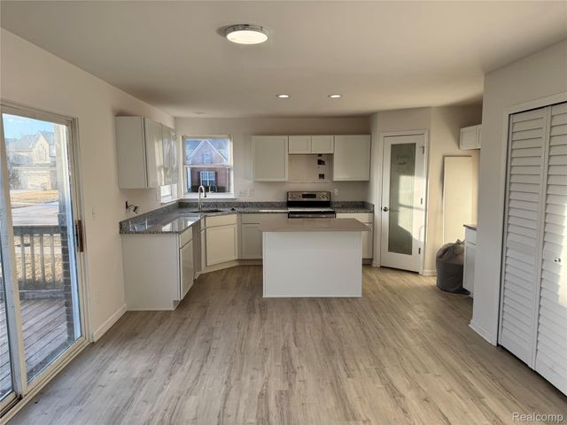 1822 Golfview Lane, Westland, MI 48186