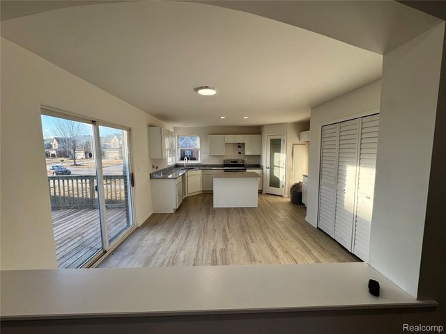 1822 Golfview Lane, Westland, MI 48186