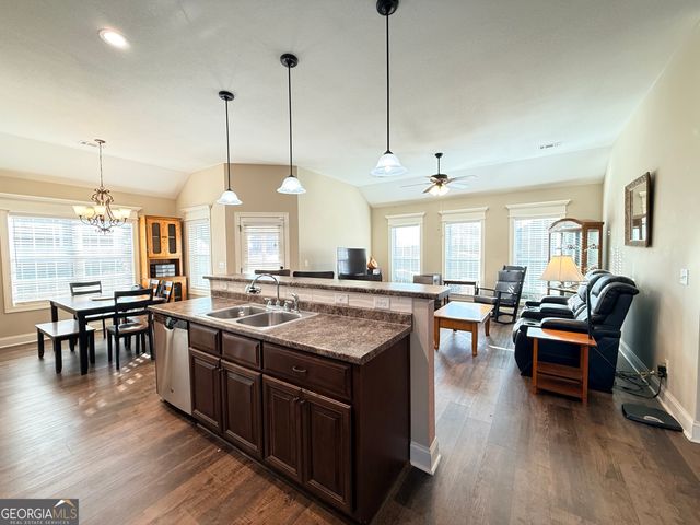 2402 Quail Ridge Lane, Perry, GA 31069