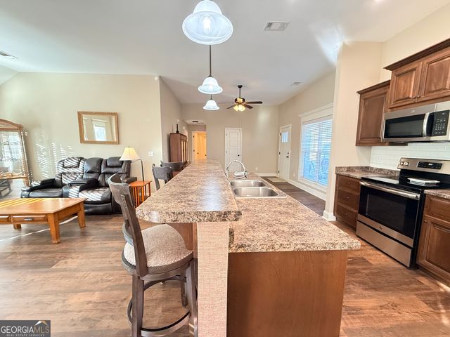 2402 Quail Ridge Lane, Perry, GA 31069