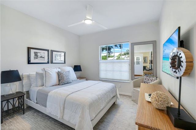 859 Tanbark DR 101, Naples, FL 34108