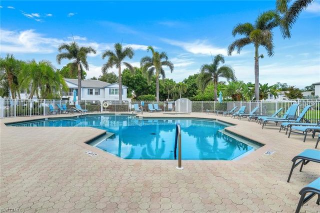 859 Tanbark DR 101, Naples, FL 34108
