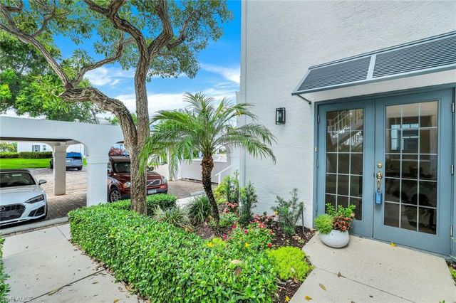 859 Tanbark DR 101, Naples, FL 34108