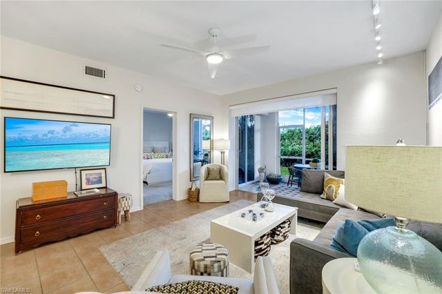 859 Tanbark DR 101, Naples, FL 34108