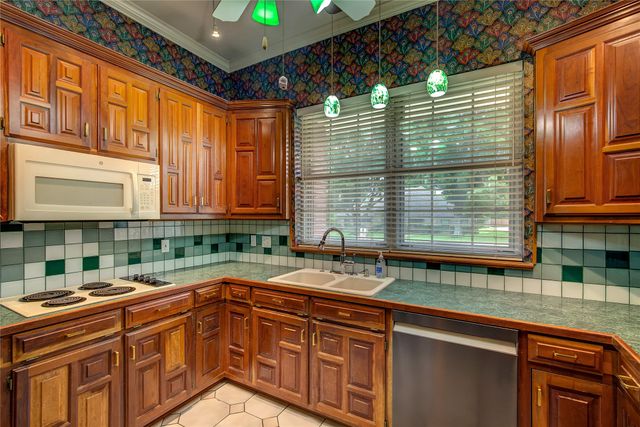 900 River Oaks Drive, Greenville, TX 75402