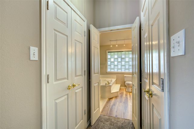 900 River Oaks Drive, Greenville, TX 75402
