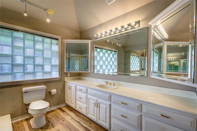 900 River Oaks Drive, Greenville, TX 75402