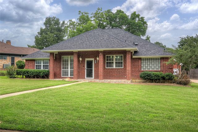 900 River Oaks Drive, Greenville, TX 75402