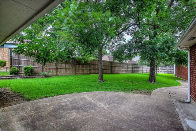900 River Oaks Drive, Greenville, TX 75402