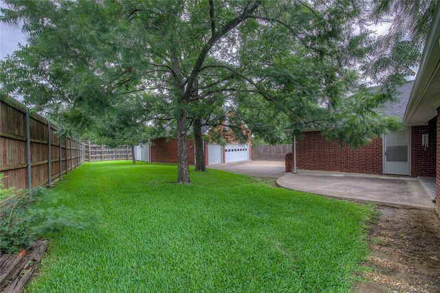 900 River Oaks Drive, Greenville, TX 75402