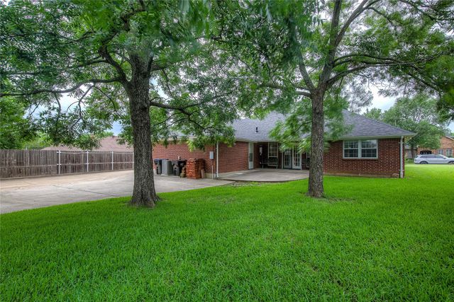 900 River Oaks Drive, Greenville, TX 75402
