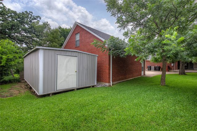 900 River Oaks Drive, Greenville, TX 75402
