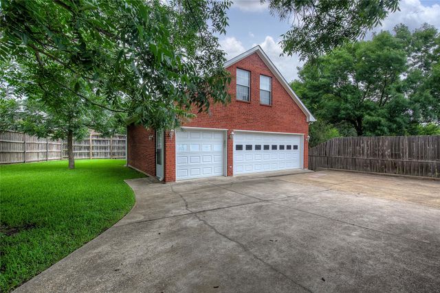 900 River Oaks Drive, Greenville, TX 75402