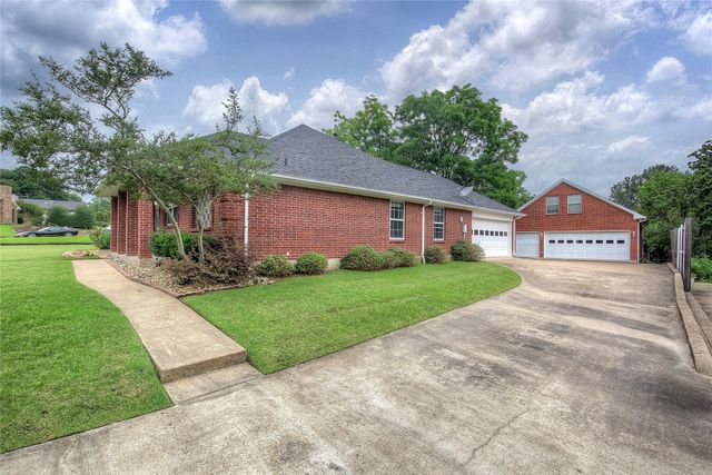 900 River Oaks Drive, Greenville, TX 75402