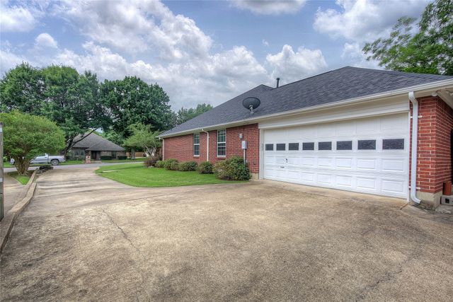 900 River Oaks Drive, Greenville, TX 75402
