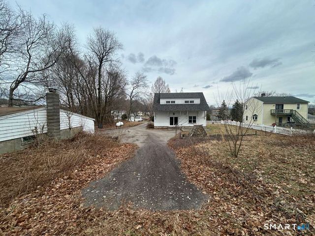 17 Comstock Avenue, Waterford, CT 06382