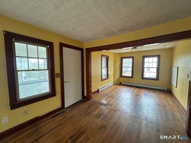 17 Comstock Avenue, Waterford, CT 06382