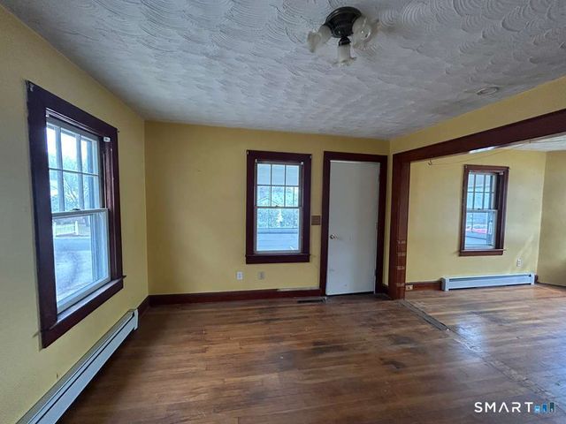 17 Comstock Avenue, Waterford, CT 06382