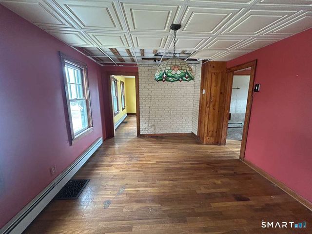 17 Comstock Avenue, Waterford, CT 06382