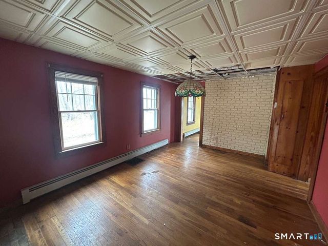 17 Comstock Avenue, Waterford, CT 06382