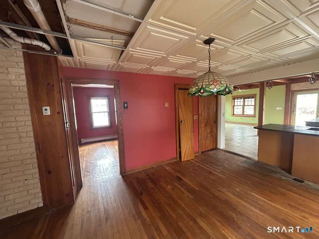 17 Comstock Avenue, Waterford, CT 06382