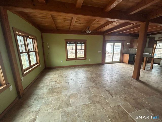 17 Comstock Avenue, Waterford, CT 06382