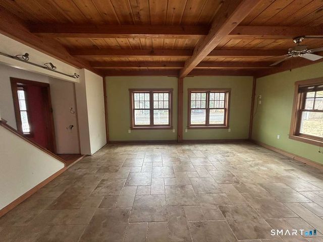 17 Comstock Avenue, Waterford, CT 06382