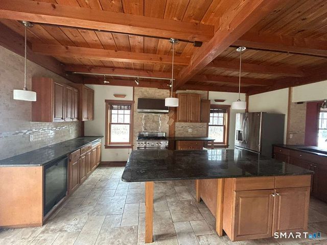 17 Comstock Avenue, Waterford, CT 06382