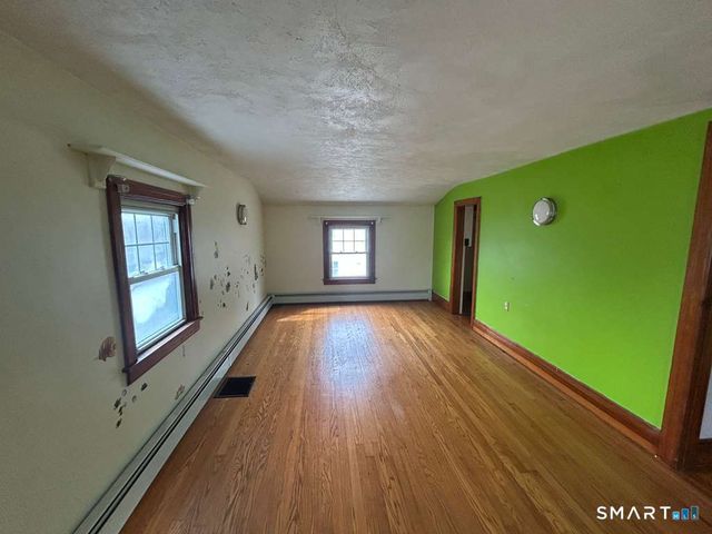 17 Comstock Avenue, Waterford, CT 06382