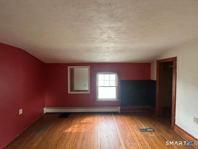 17 Comstock Avenue, Waterford, CT 06382