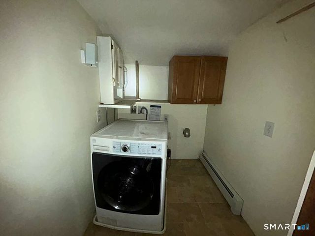 17 Comstock Avenue, Waterford, CT 06382