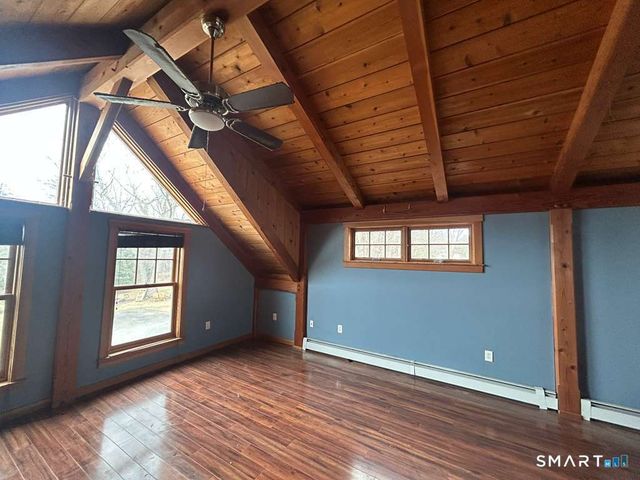 17 Comstock Avenue, Waterford, CT 06382