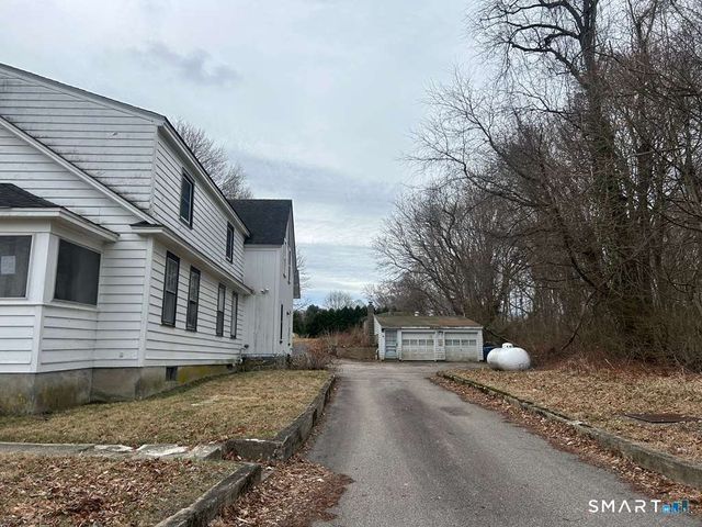 17 Comstock Avenue, Waterford, CT 06382