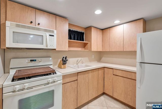 26 Rabkin Drive, Clifton, NJ 07013