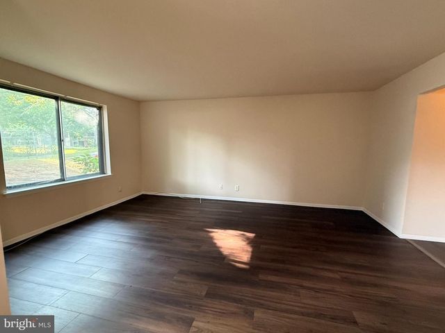 171-1 ECHELON RD, Voorhees, NJ 08043
