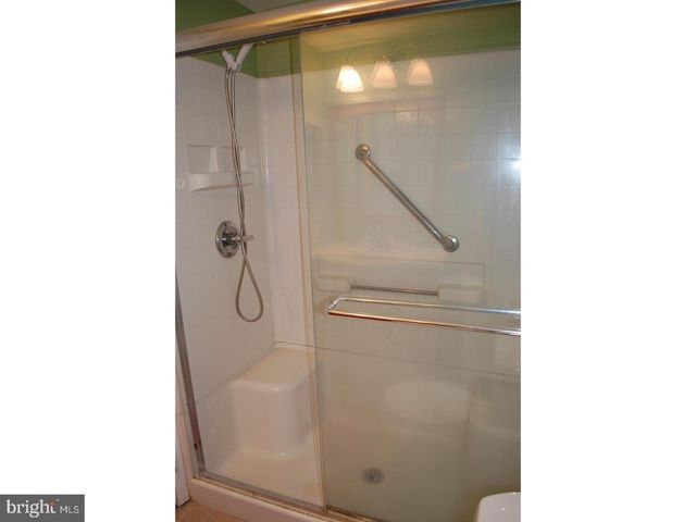 171-1 ECHELON RD, Voorhees, NJ 08043