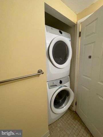 171-1 ECHELON RD, Voorhees, NJ 08043