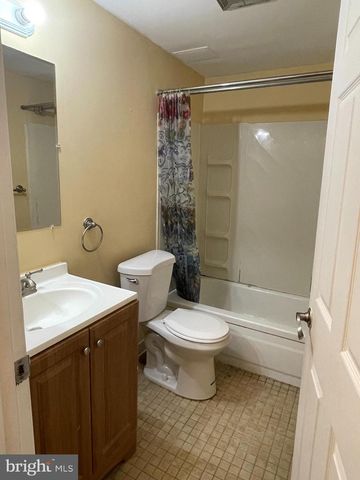 171-1 ECHELON RD, Voorhees, NJ 08043