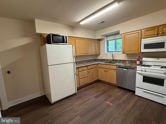 171-1 ECHELON RD, Voorhees, NJ 08043