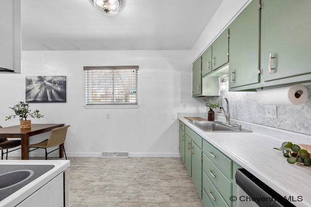 805 STEVENS DR, Cheyenne, WY 82001