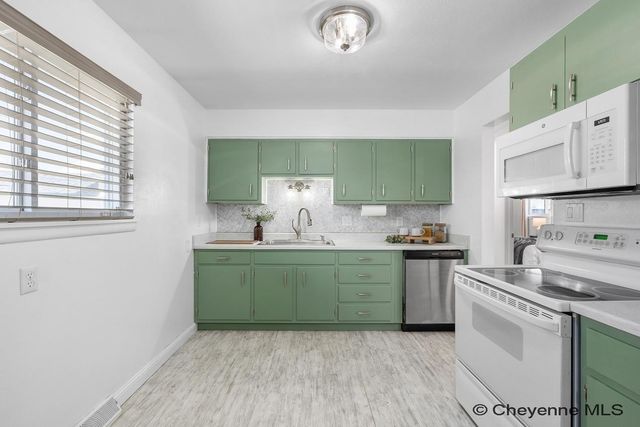 805 STEVENS DR, Cheyenne, WY 82001